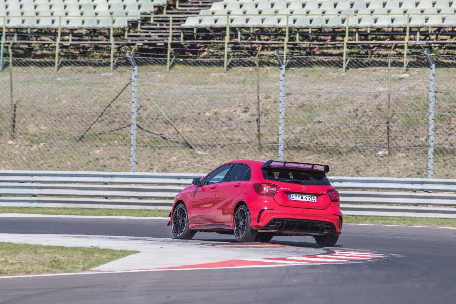  Mercedes-AMG A45 4Matic 2015 года  (фото 25 из 41)